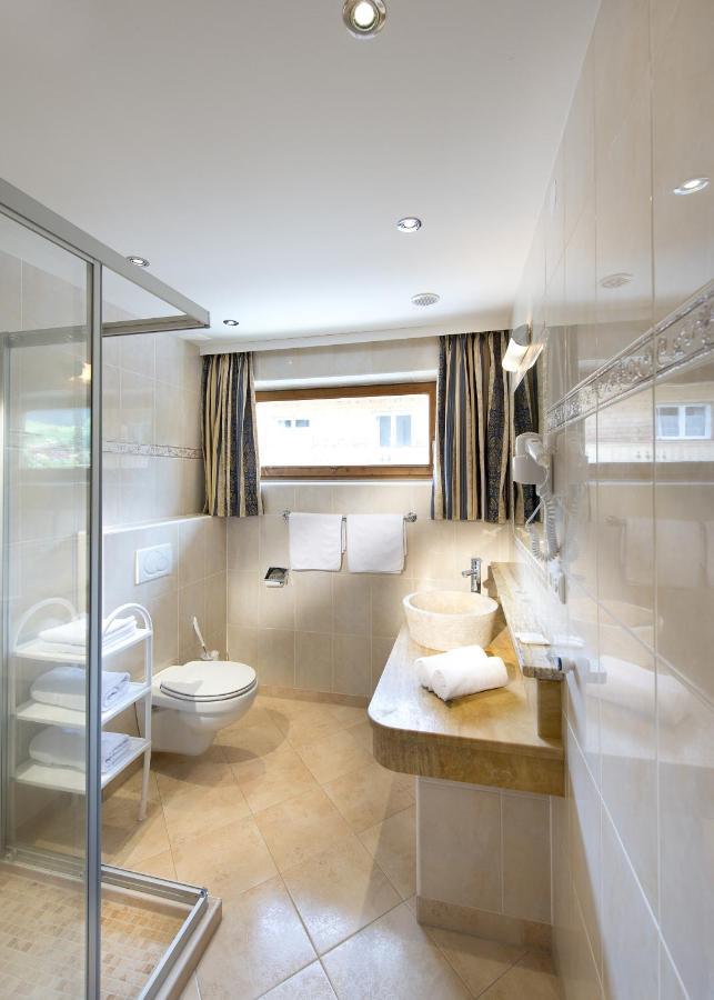 Hotel Wiesenegg Aurach bei Kitzbühel Szoba fotó